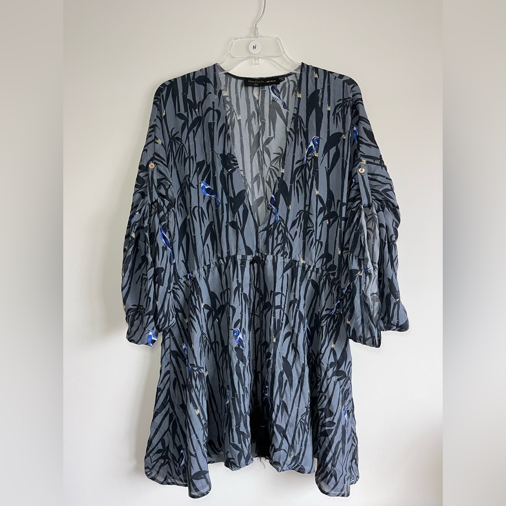 House Of Harlow 1960 X Revolve. Black Gray V-Neck Flowy Sleeve Dress. Size M.